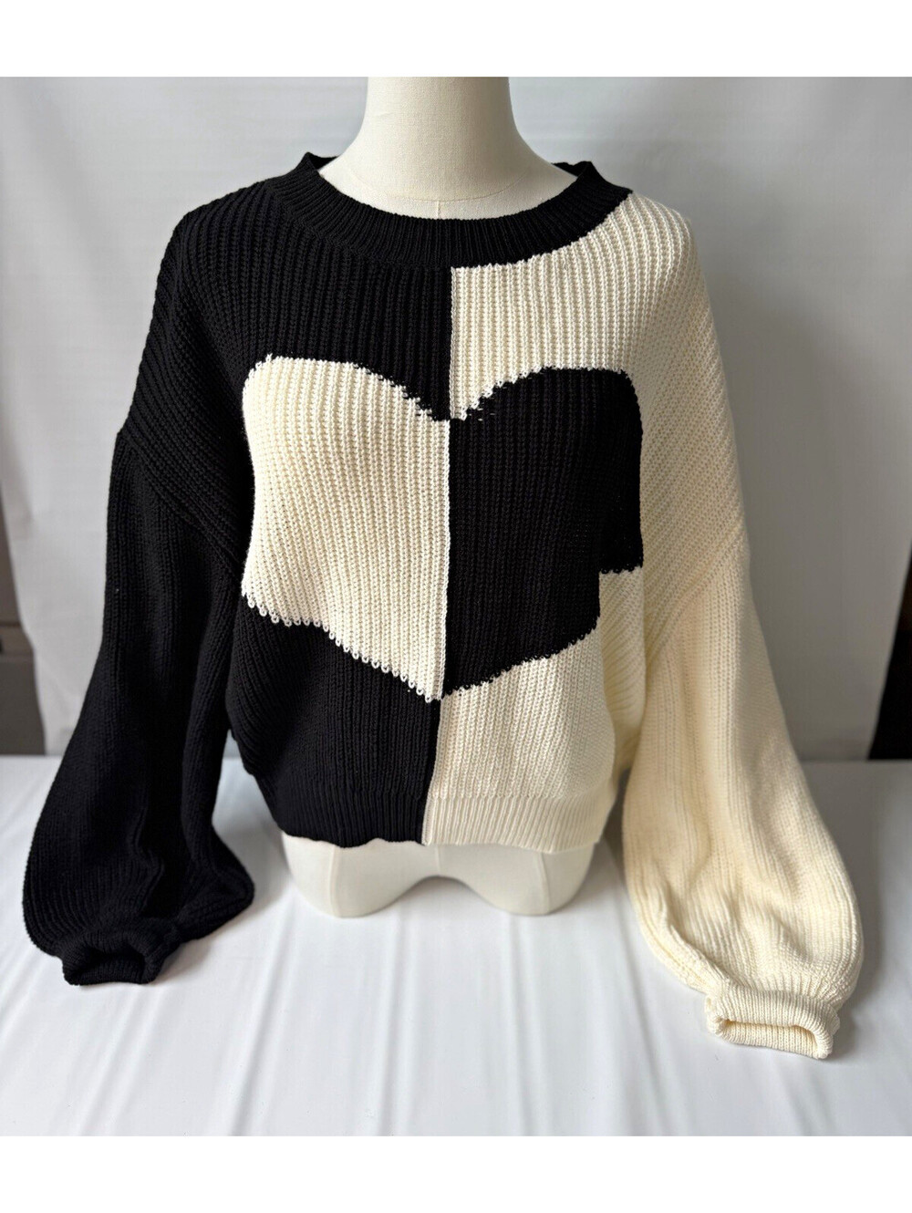 ee:some Women's Medium Black and White Heart Knit Pullover Sweater Long Sleeve
